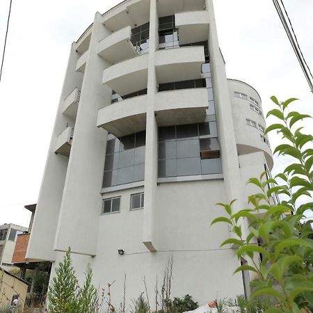 Hotel Gjuta ติรานา ภายนอก รูปภาพ
