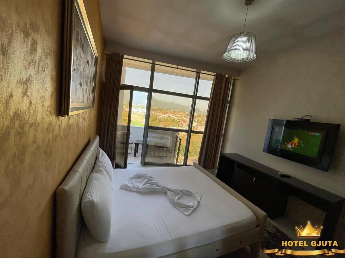 Hotel Gjuta ติรานา ภายนอก รูปภาพ