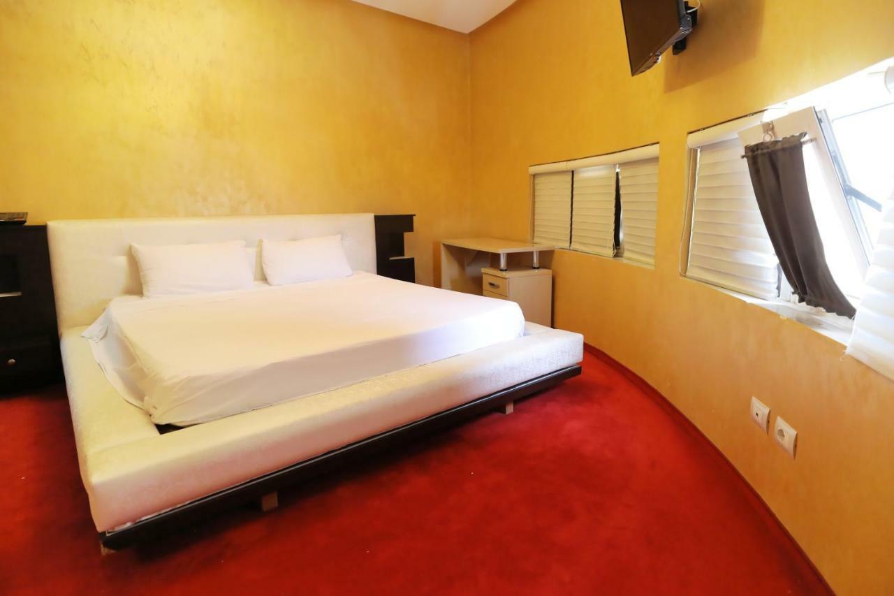 Hotel Gjuta ติรานา ภายนอก รูปภาพ