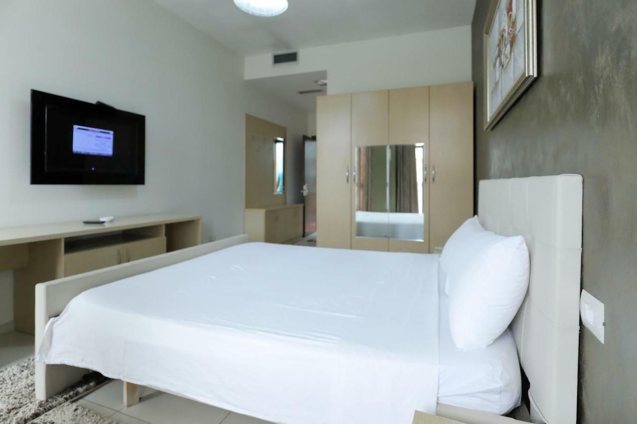 Hotel Gjuta ติรานา ภายนอก รูปภาพ