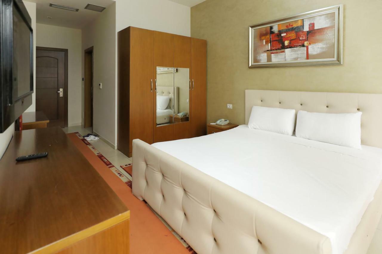 Hotel Gjuta ติรานา ภายนอก รูปภาพ