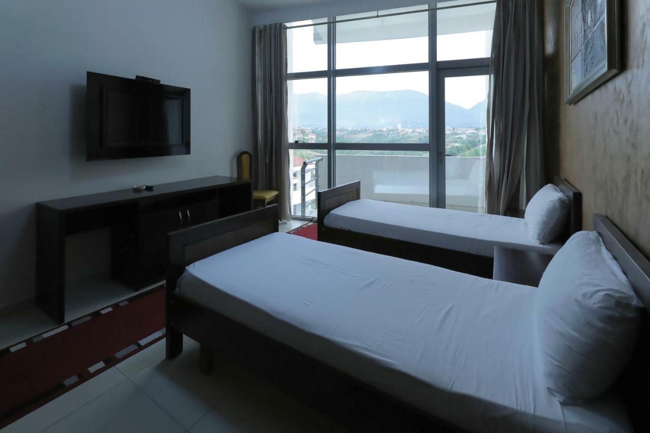 Hotel Gjuta ติรานา ภายนอก รูปภาพ