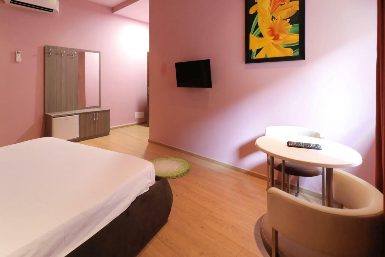 Hotel Gjuta ติรานา ภายนอก รูปภาพ